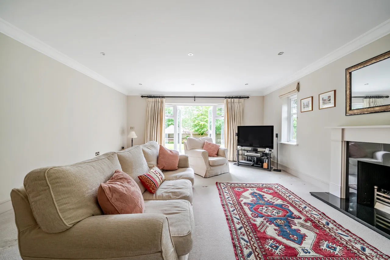 Parklands Close, Lower Bourne, Farnha..., photo 3