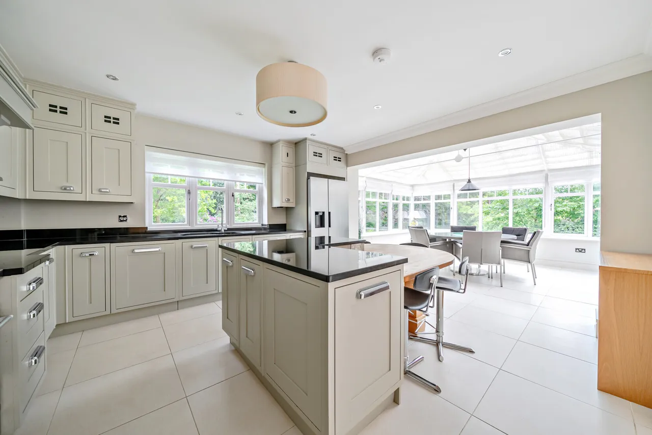 Parklands Close, Lower Bourne, Farnha..., photo 7