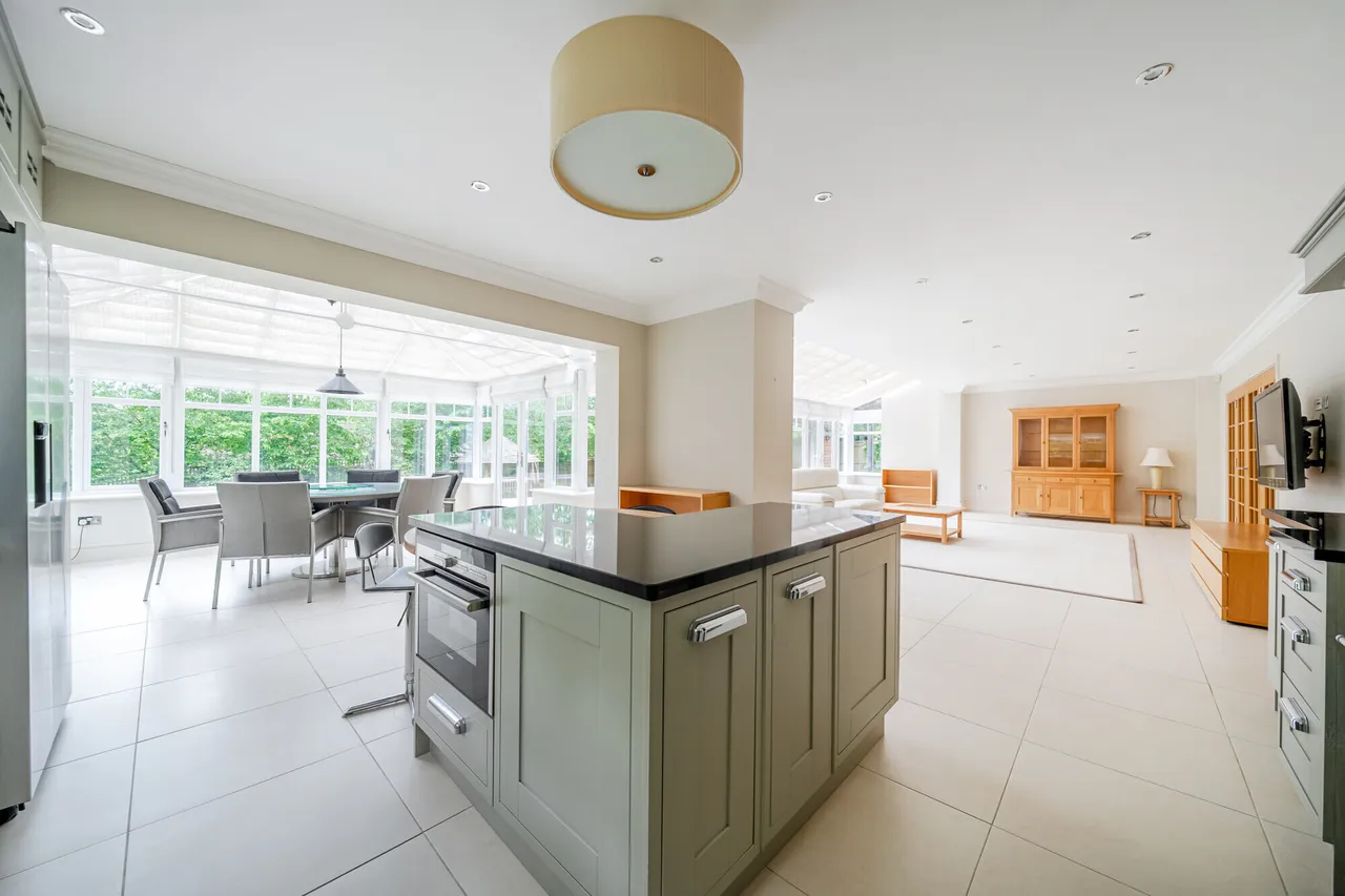 Parklands Close, Lower Bourne, Farnha..., photo 8