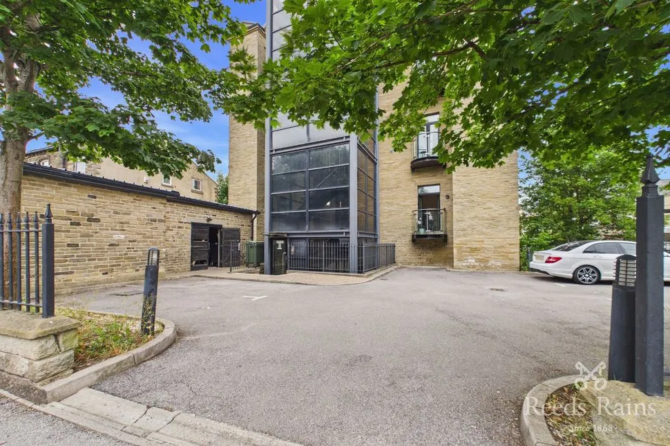 Cavendish Court, Drighlington, BD11, photo 13