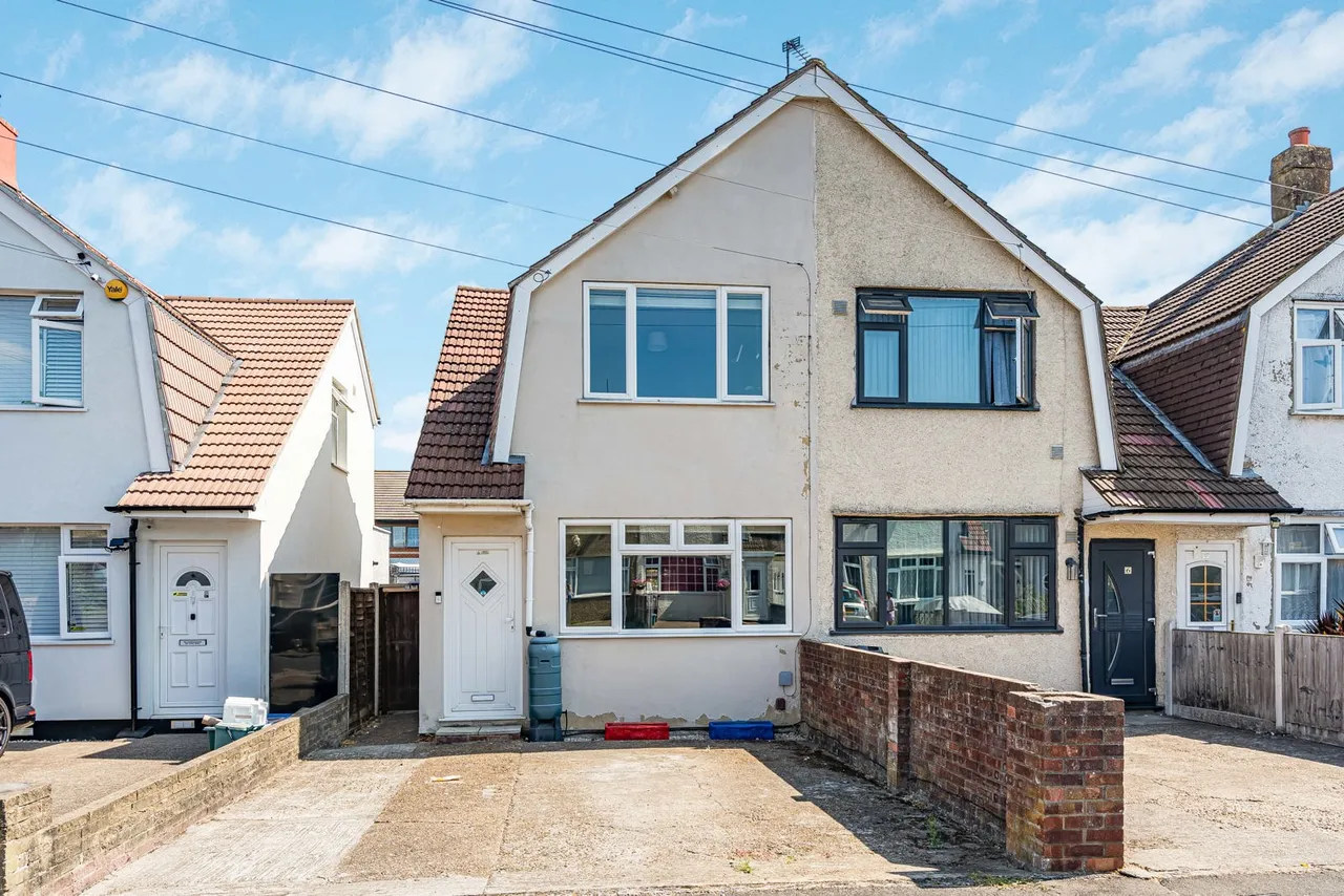 2 bed house for sale, East Road, Bedfont, TW14