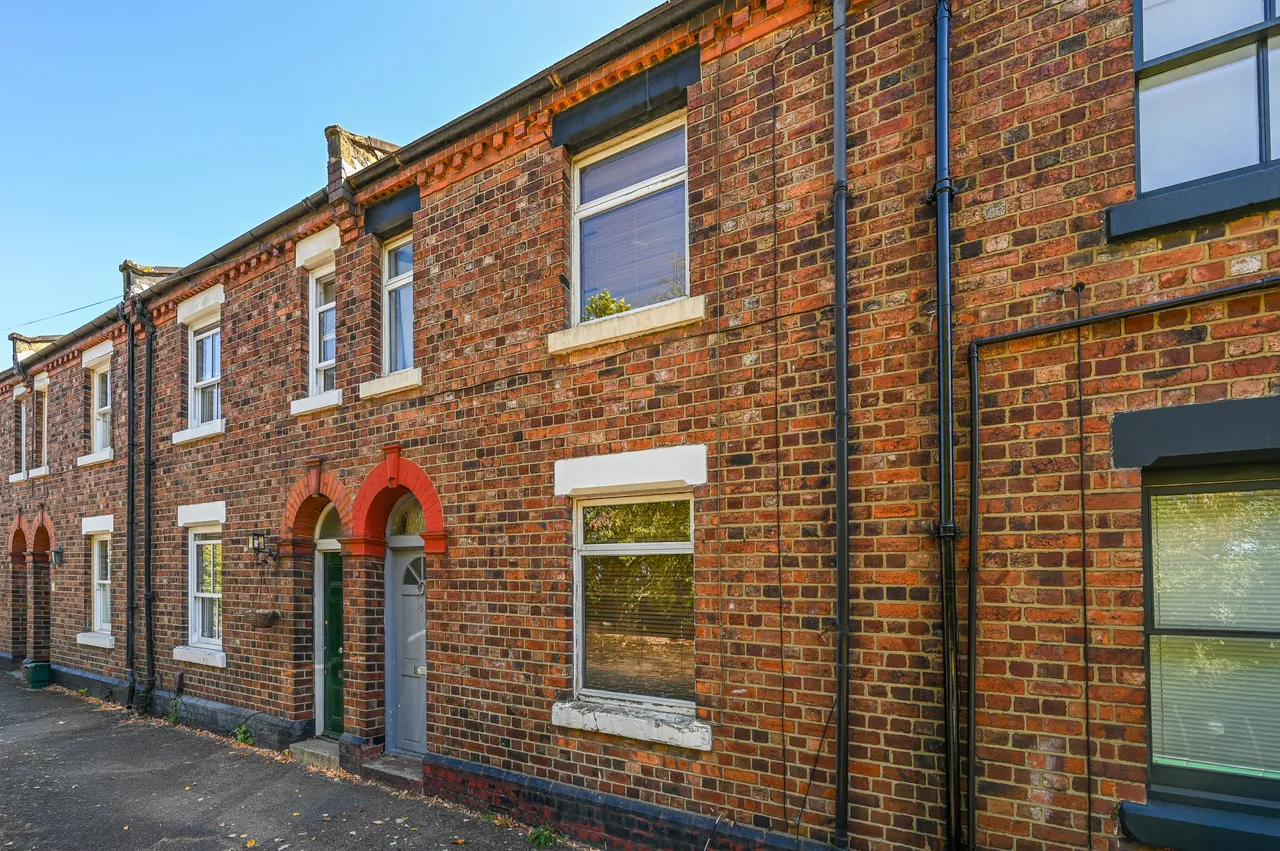 2 bed house for sale — 41 Stephenson Street, London