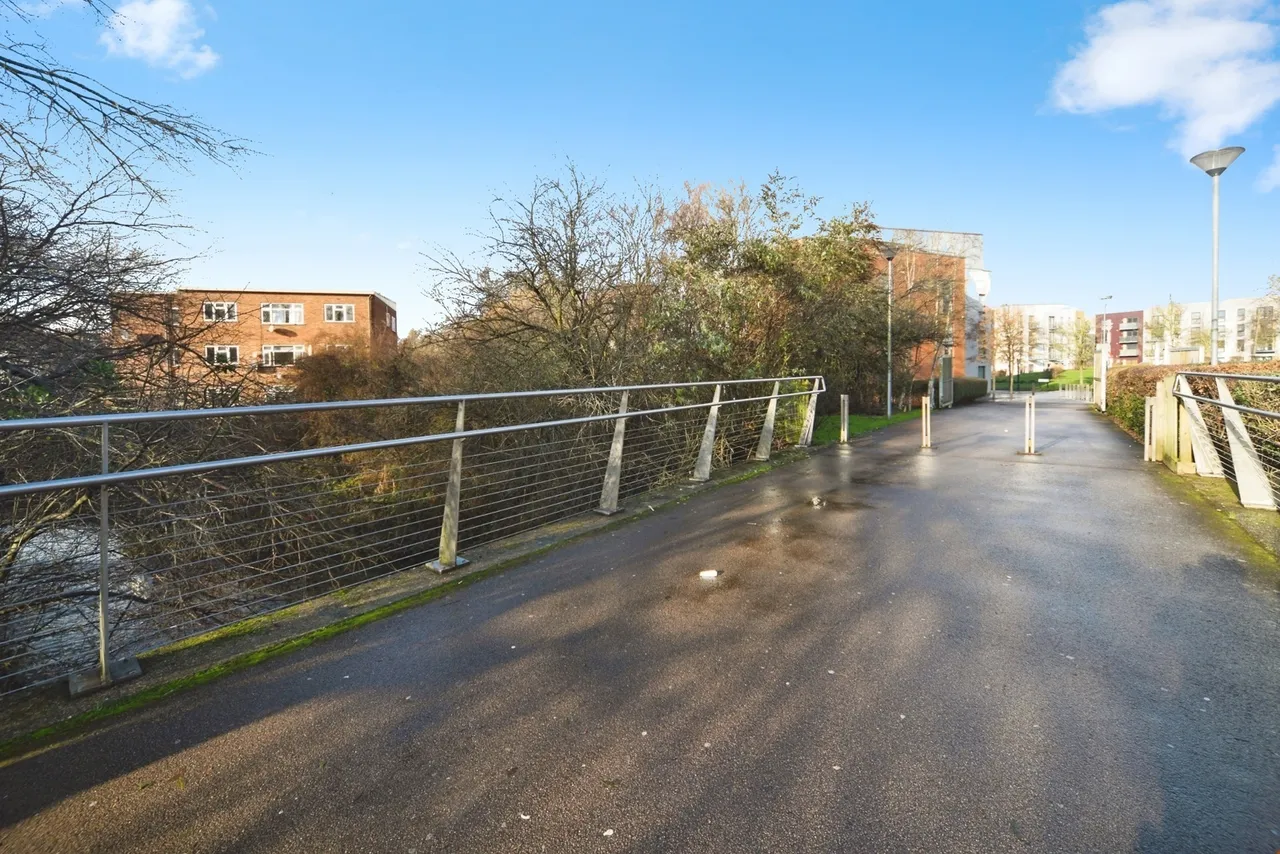 Magnetic Crescent, ENFIELD, Middlesex, EN3, photo 22