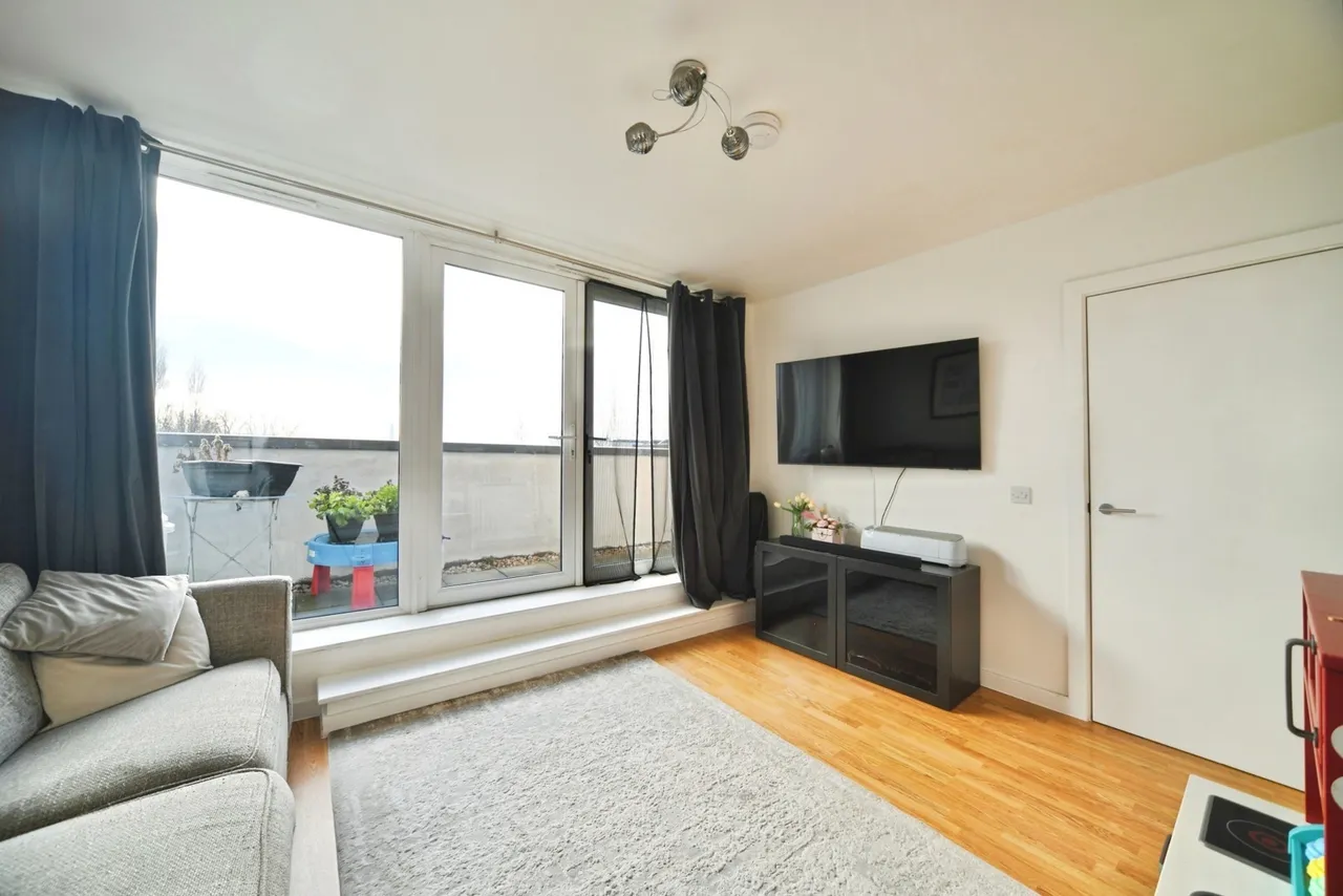 Magnetic Crescent, ENFIELD, Middlesex, EN3, photo 11