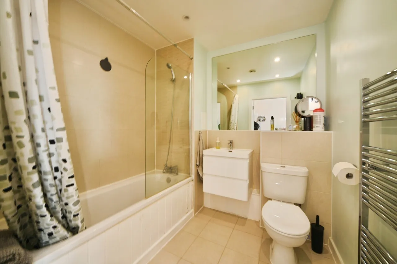 Magnetic Crescent, ENFIELD, Middlesex, EN3, photo 15