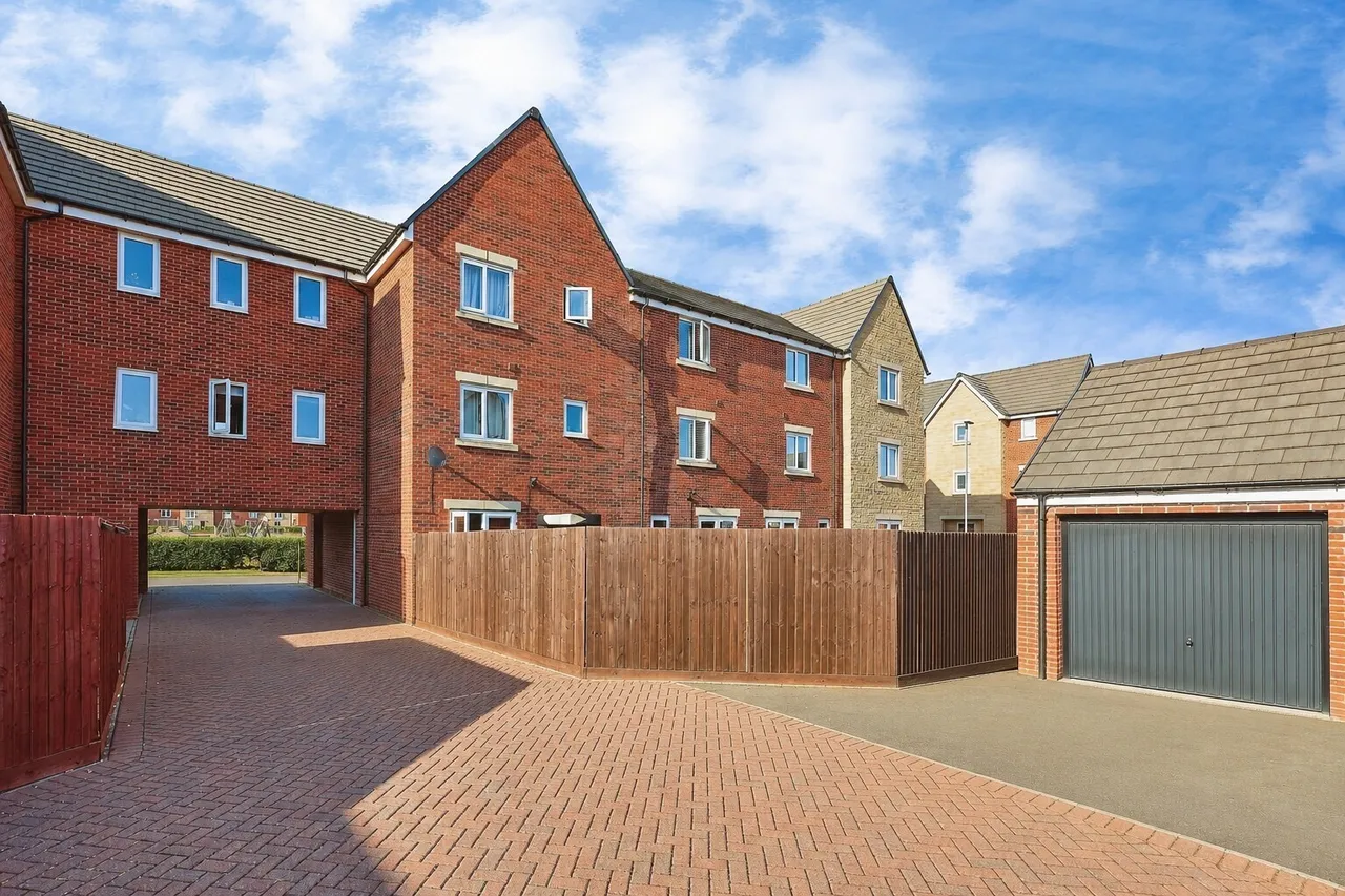 Kentwell Road, Peterborough, PE7, photo 13