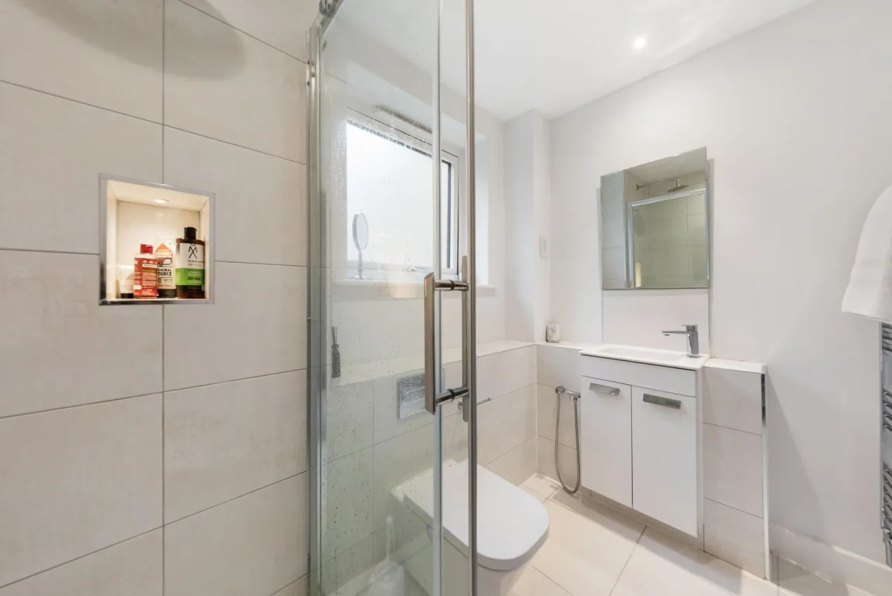 Woodthorpe Road, Ashford, TW15, photo 13