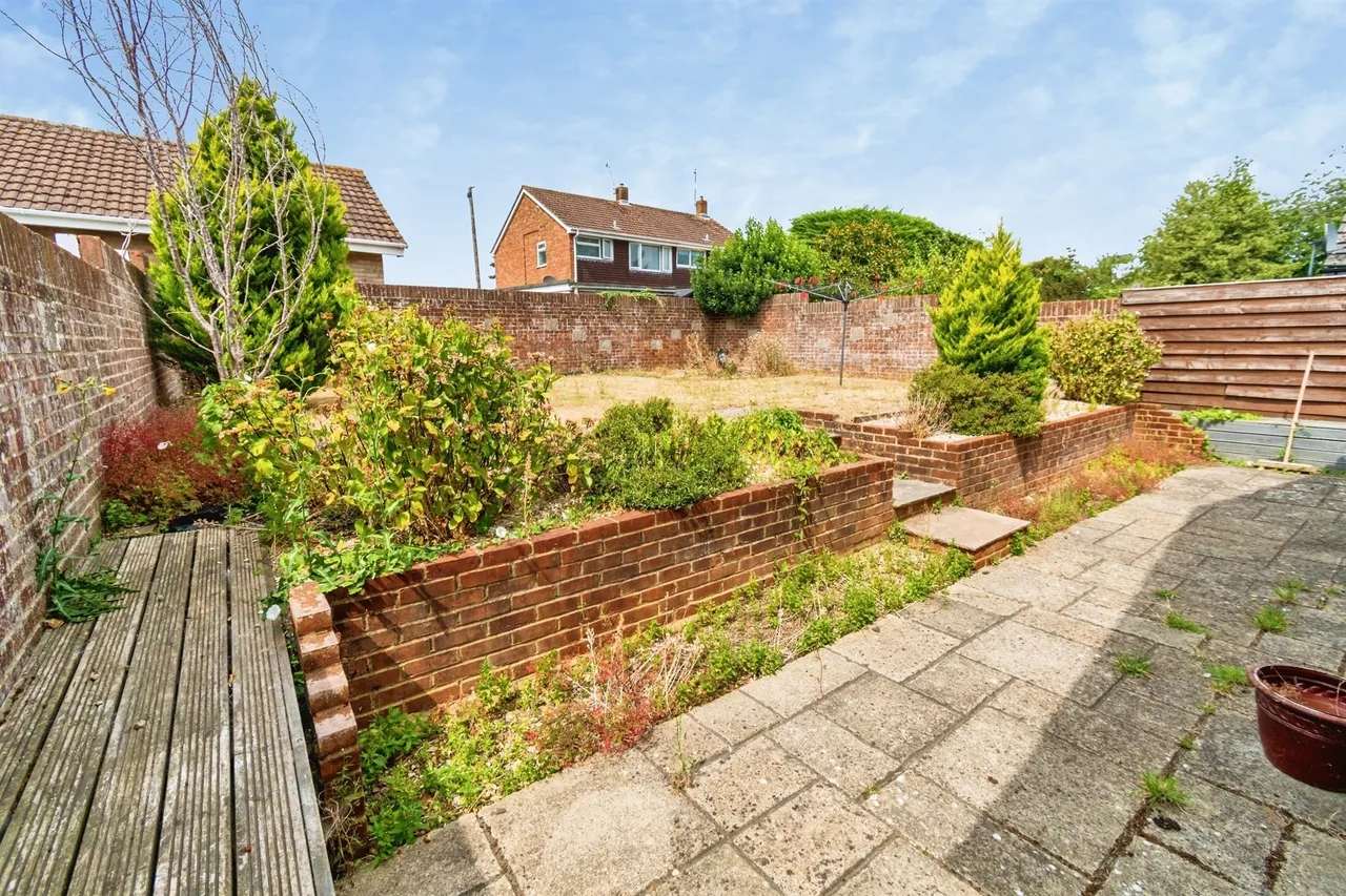 Crescent Road, North Baddesley, SO52, photo 13