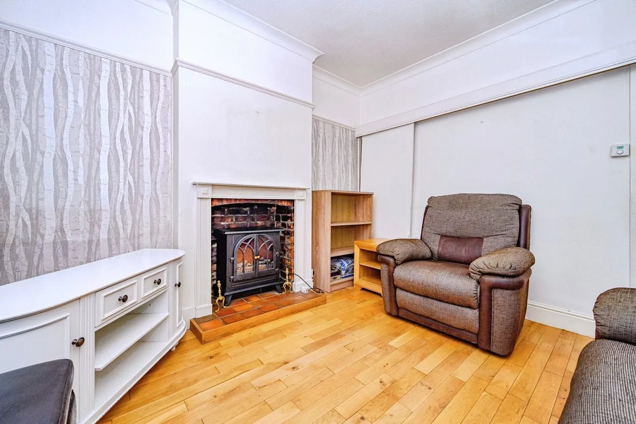 Butlin Road, Luton, Bedfordshire, LU1, photo 4