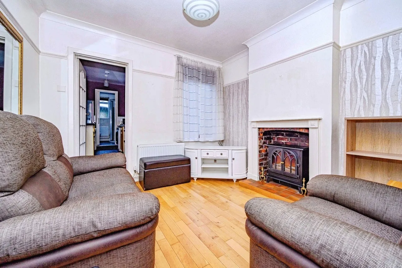 Butlin Road, Luton, Bedfordshire, LU1, photo 3