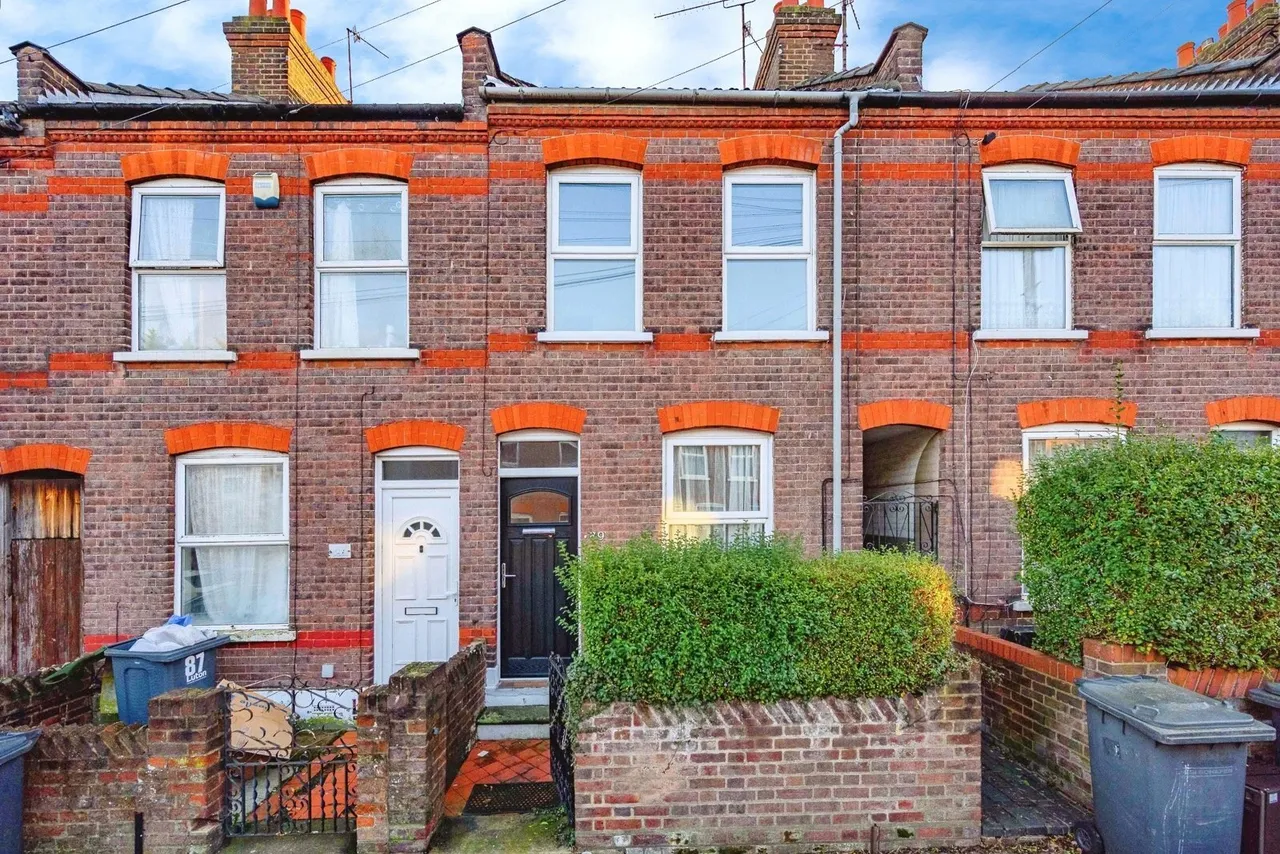 2 bed house for sale — Butlin Road, Luton, Bedfordshire, LU1
