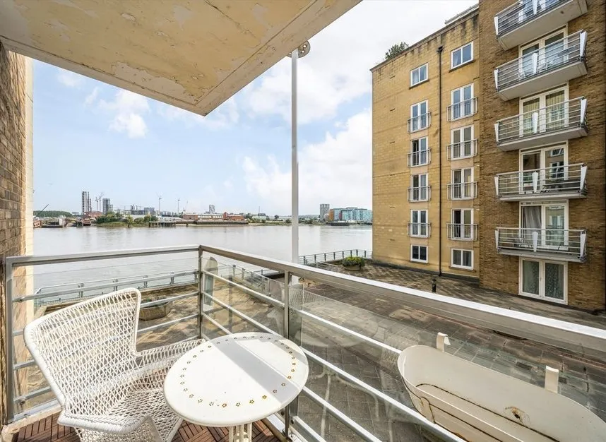 1 bed flat for sale — Millennium Drive, Isle Of Dogs, E14