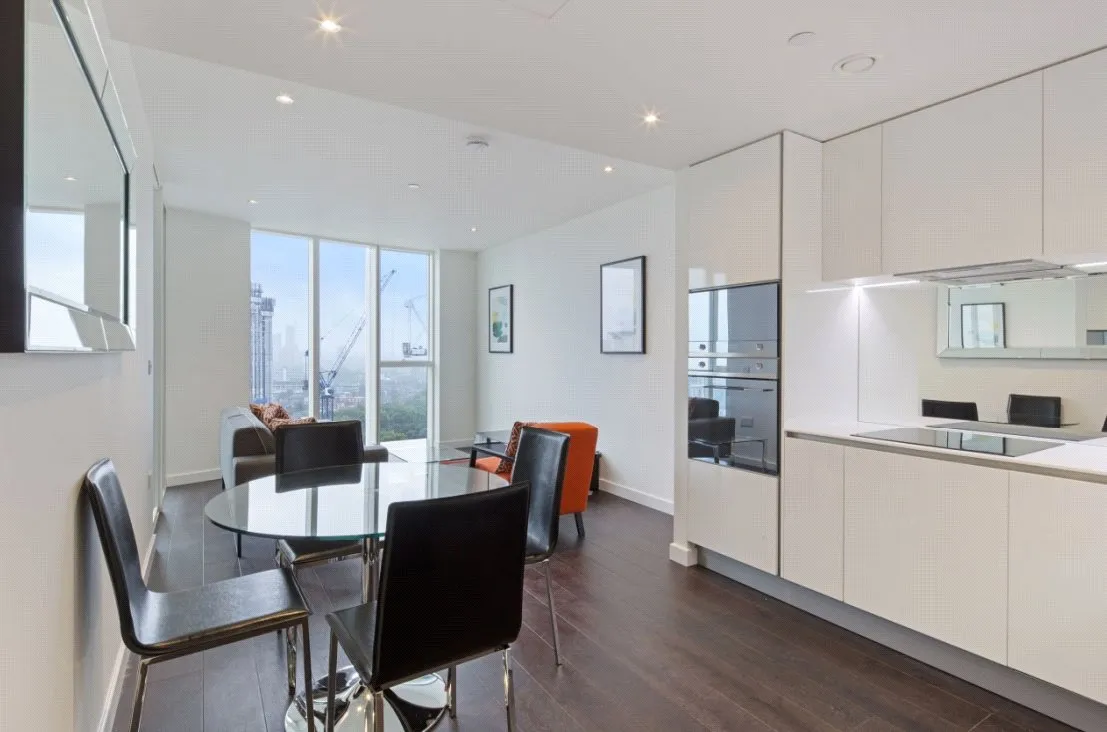 2 bed flat for sale, Wandsworth Road, Nine Elms, SW8