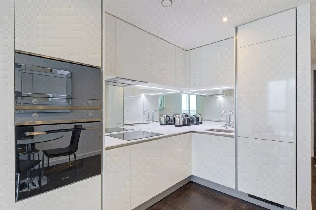 Wandsworth Road, Nine Elms, SW8, photo 3
