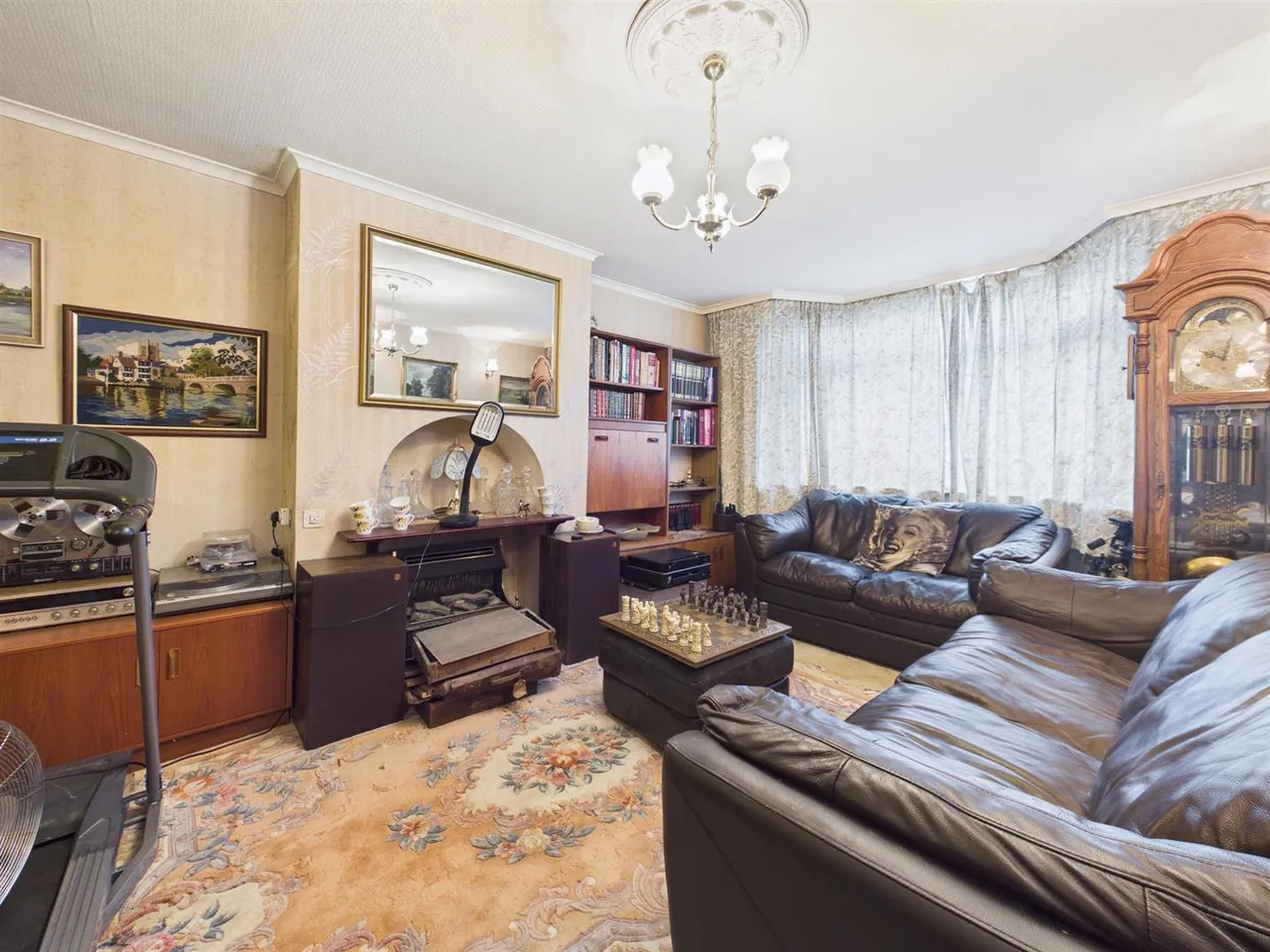 Pine Gardens, Ruislip, HA4 9TE, photo 2