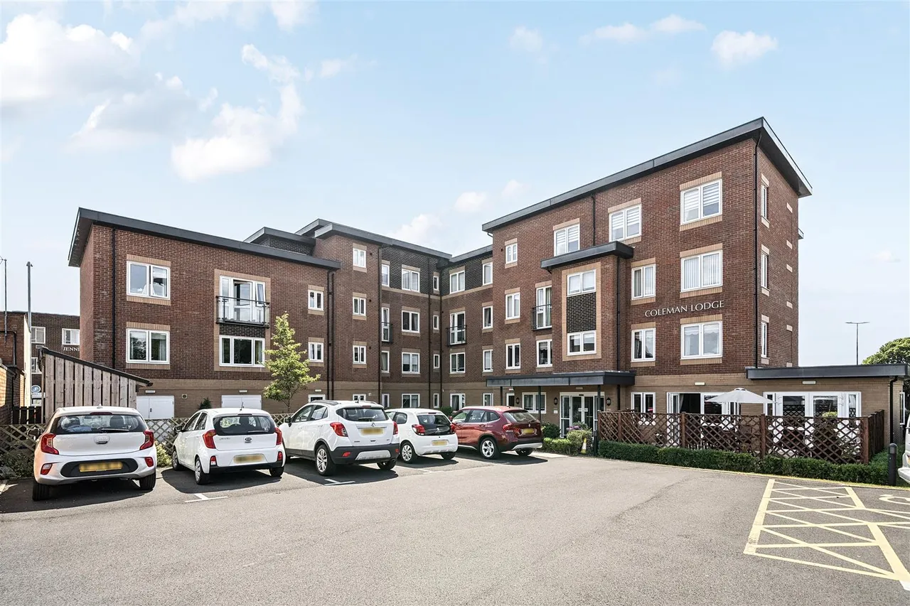 2 bed flat for sale, Little Aston Road, Aldridge, WS9