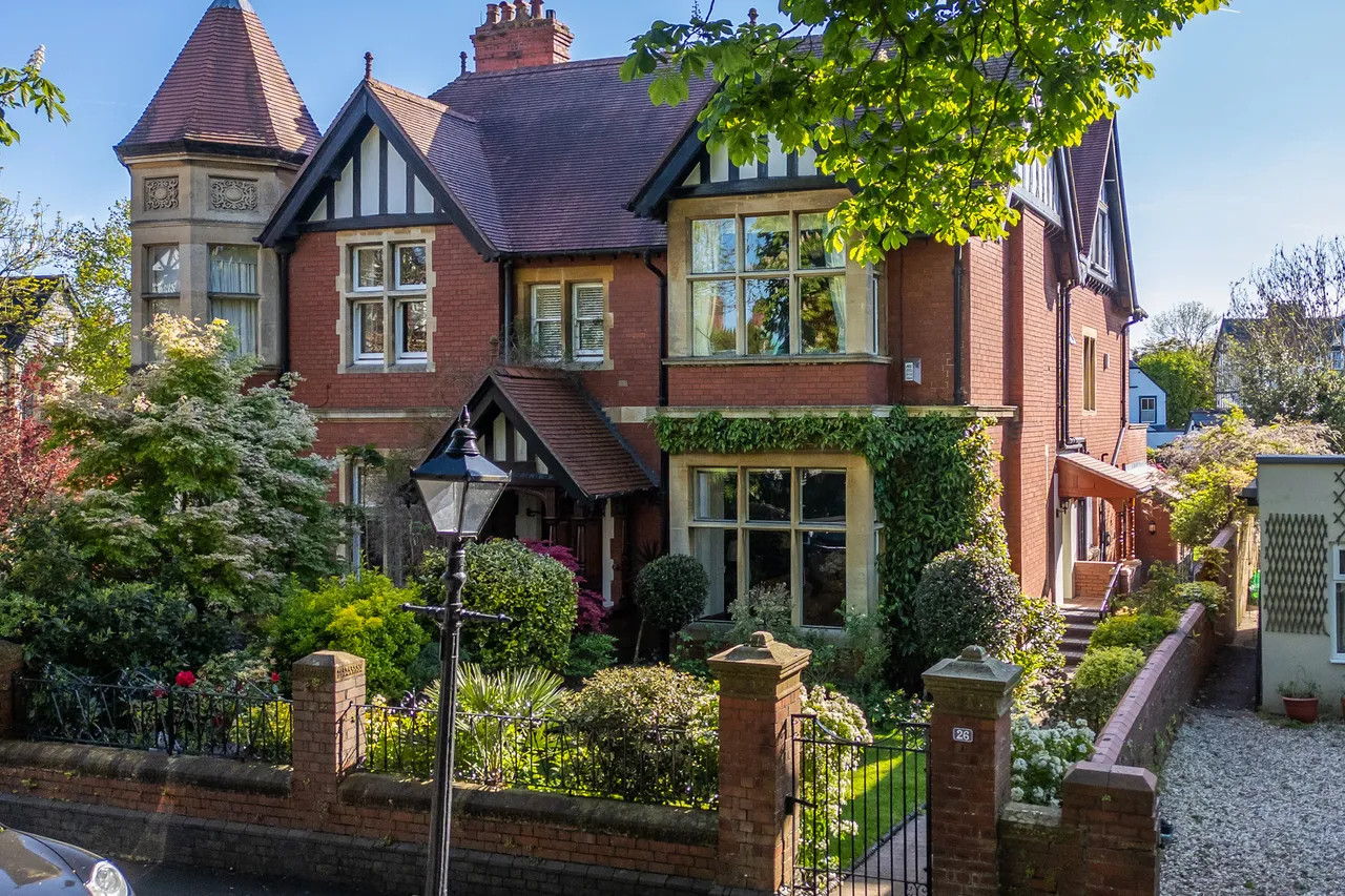 4 bed house for sale, Db