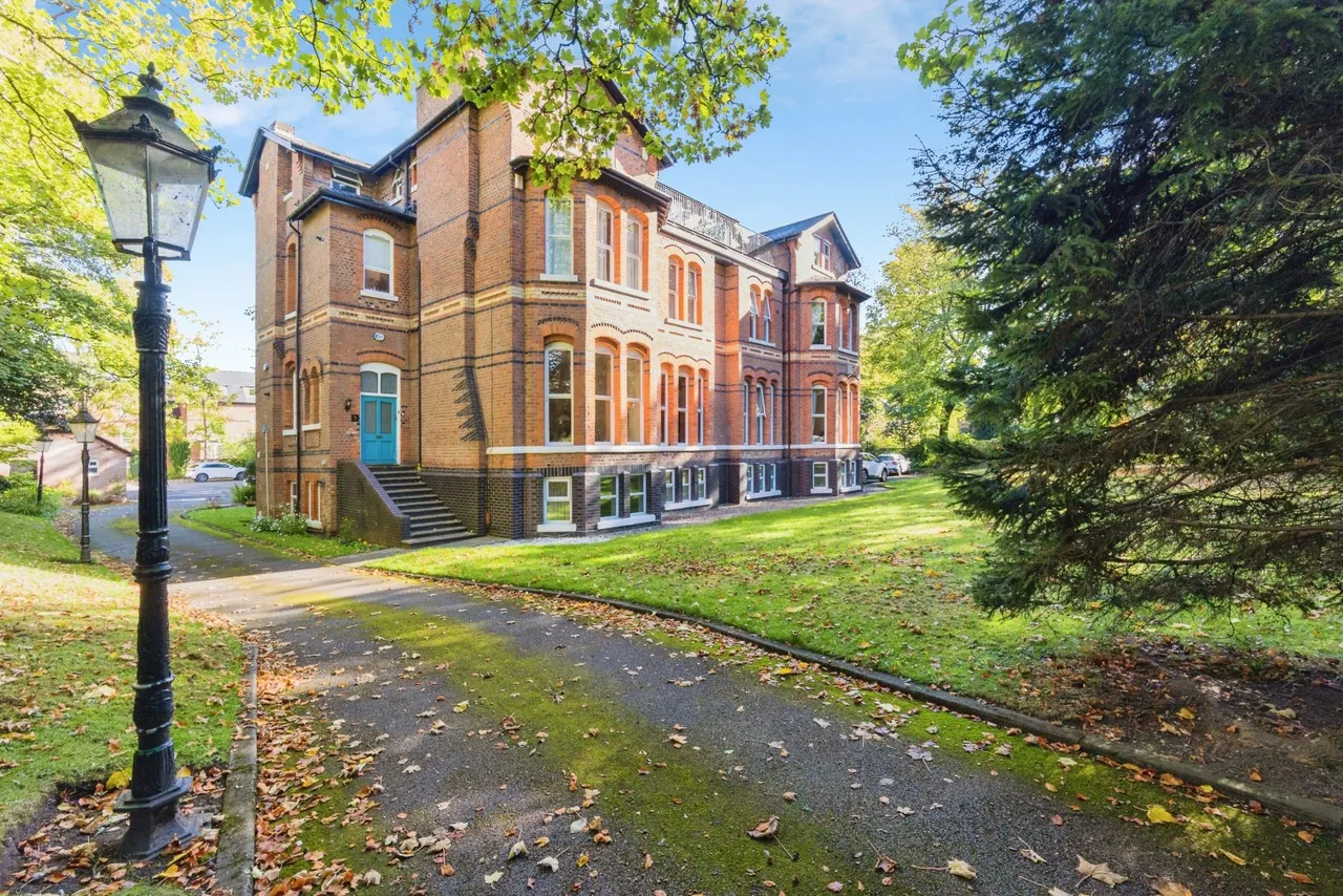 2 bed flat for sale, Ellesmere Road, Manchester, M30
