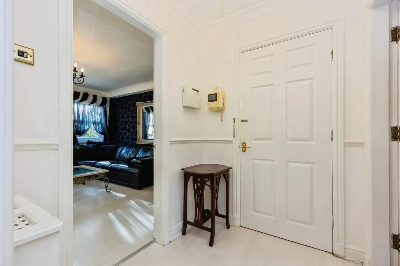 Ellesmere Road, Manchester, M30, photo 5