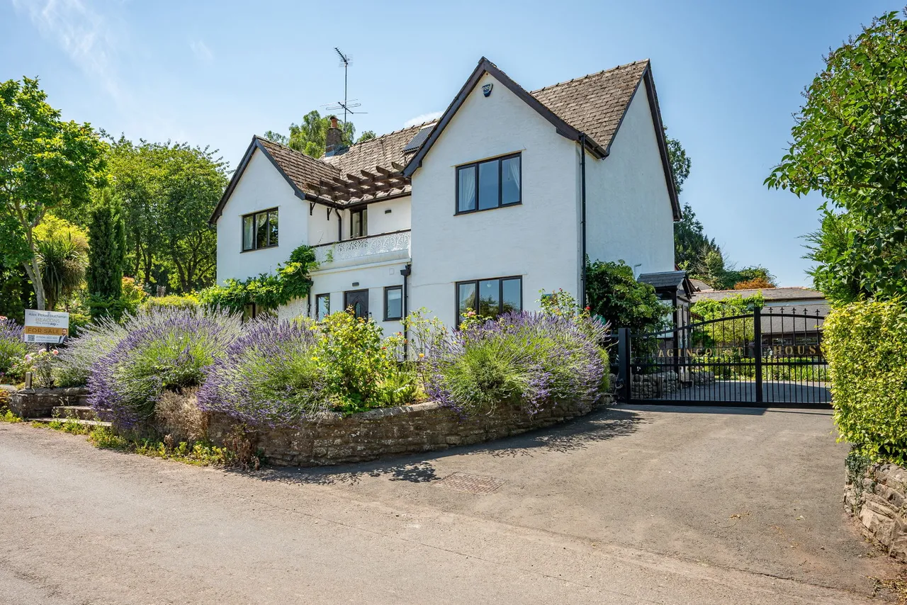 5 bed house for sale, Agincourt House, Llanddewi Rhydderch