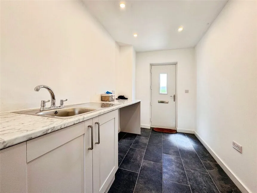 Manor Bend, Glampton, TQ5, photo 15