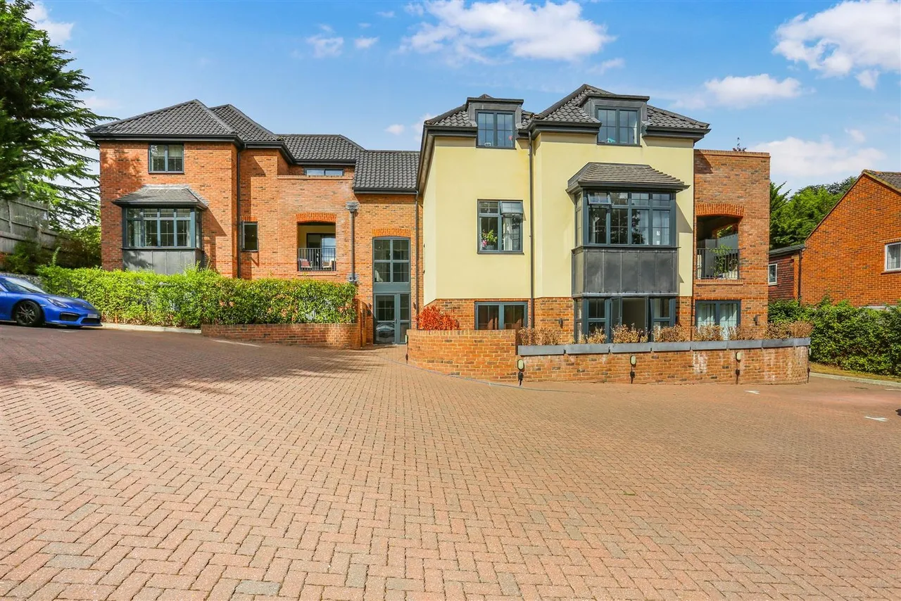 2 bed flat for sale — Cheam Road, Cheam, SM2 7LQ
