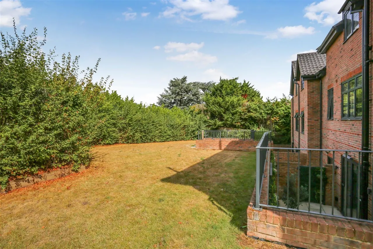 Cheam Road, Cheam, SM2 7LQ, photo 4