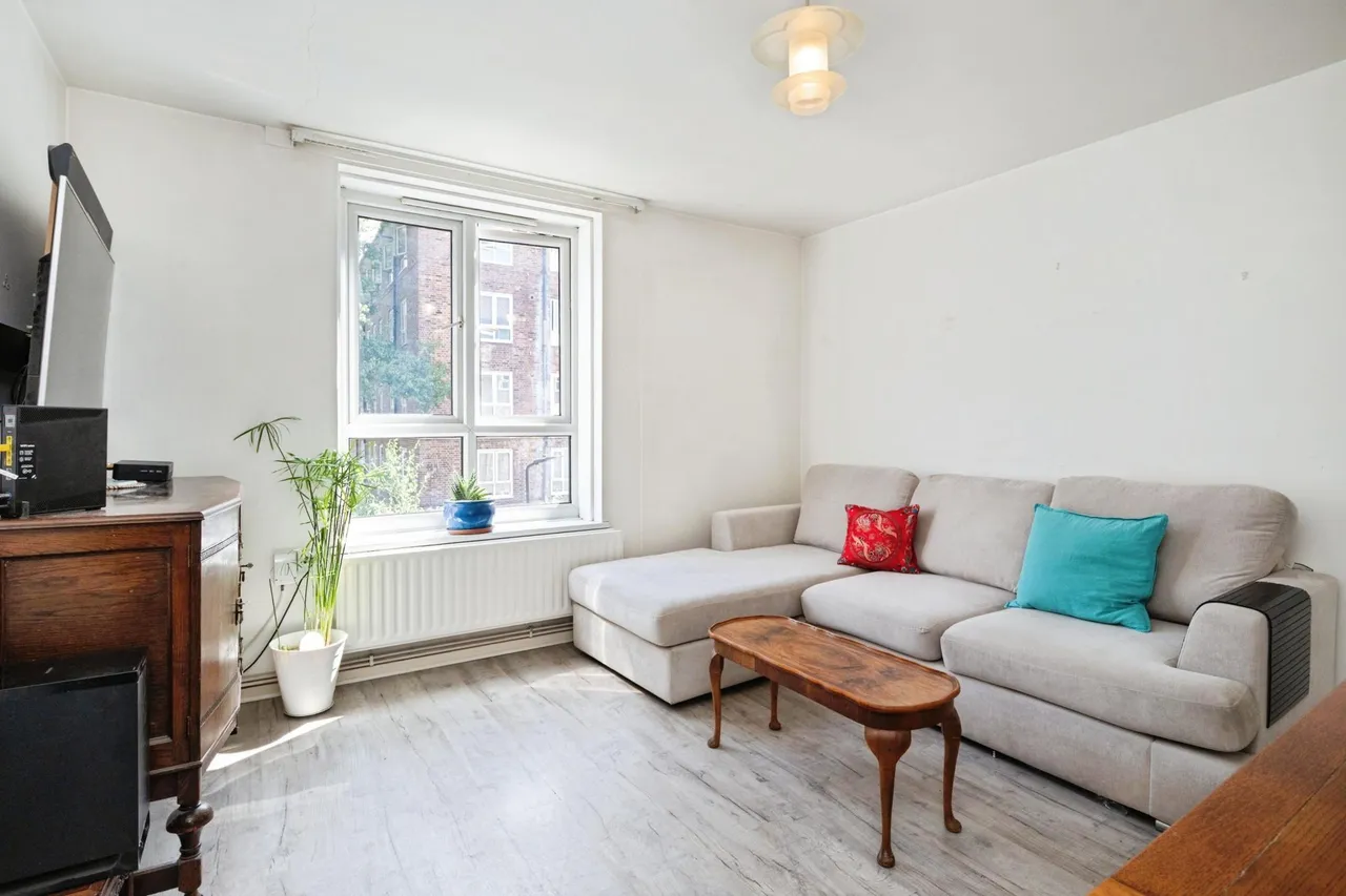 1 bed flat for sale, Charnwood Street, London, E5