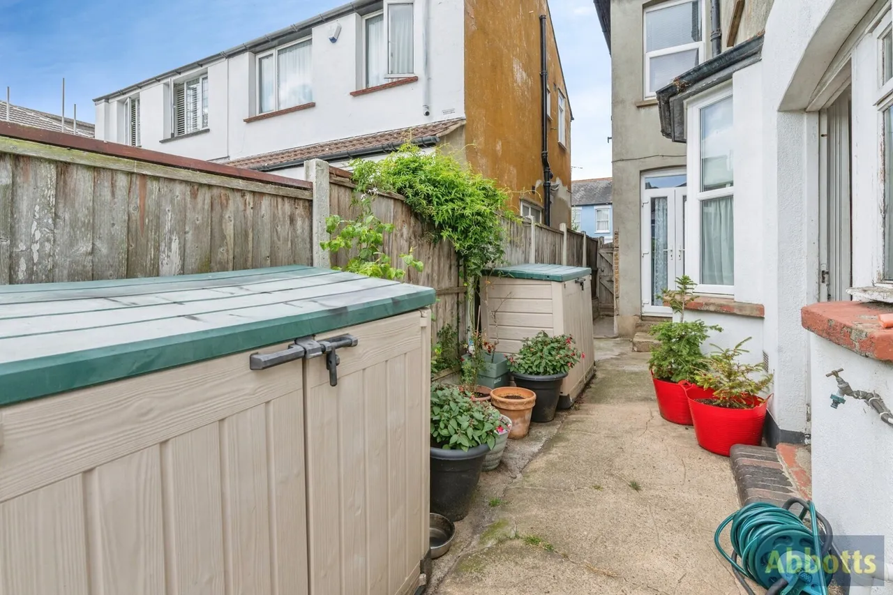 Cranleigh Drive, Leigh-on-Sea, Essex, SS9, photo 22