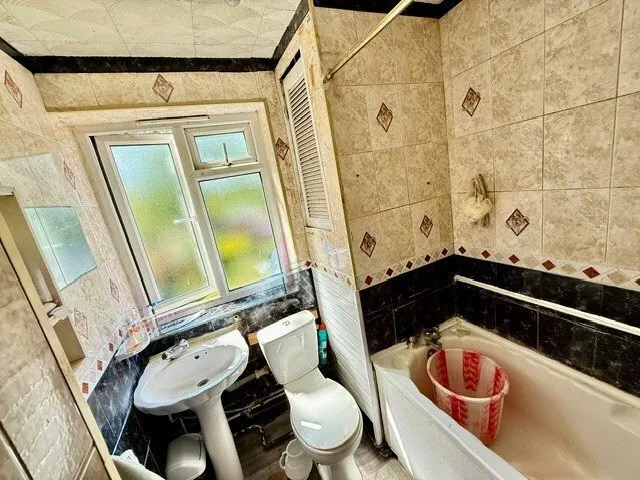 Forest Drive, London, E12, photo 7