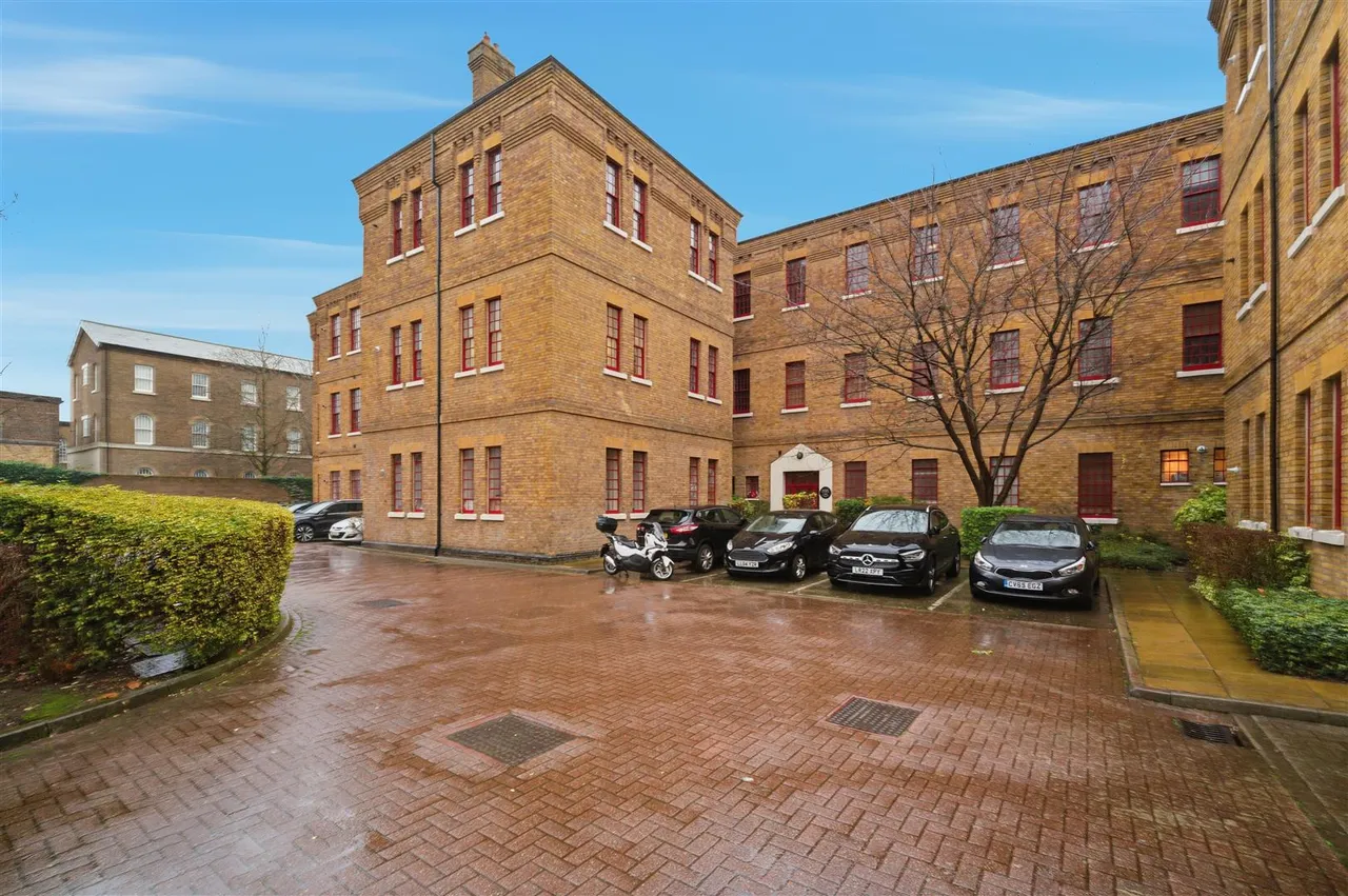 1 bed flat for sale, Osterley Gardens, Hanwell
