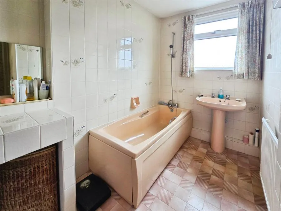 Summers Lane, Totland Bay, PO39, photo 13