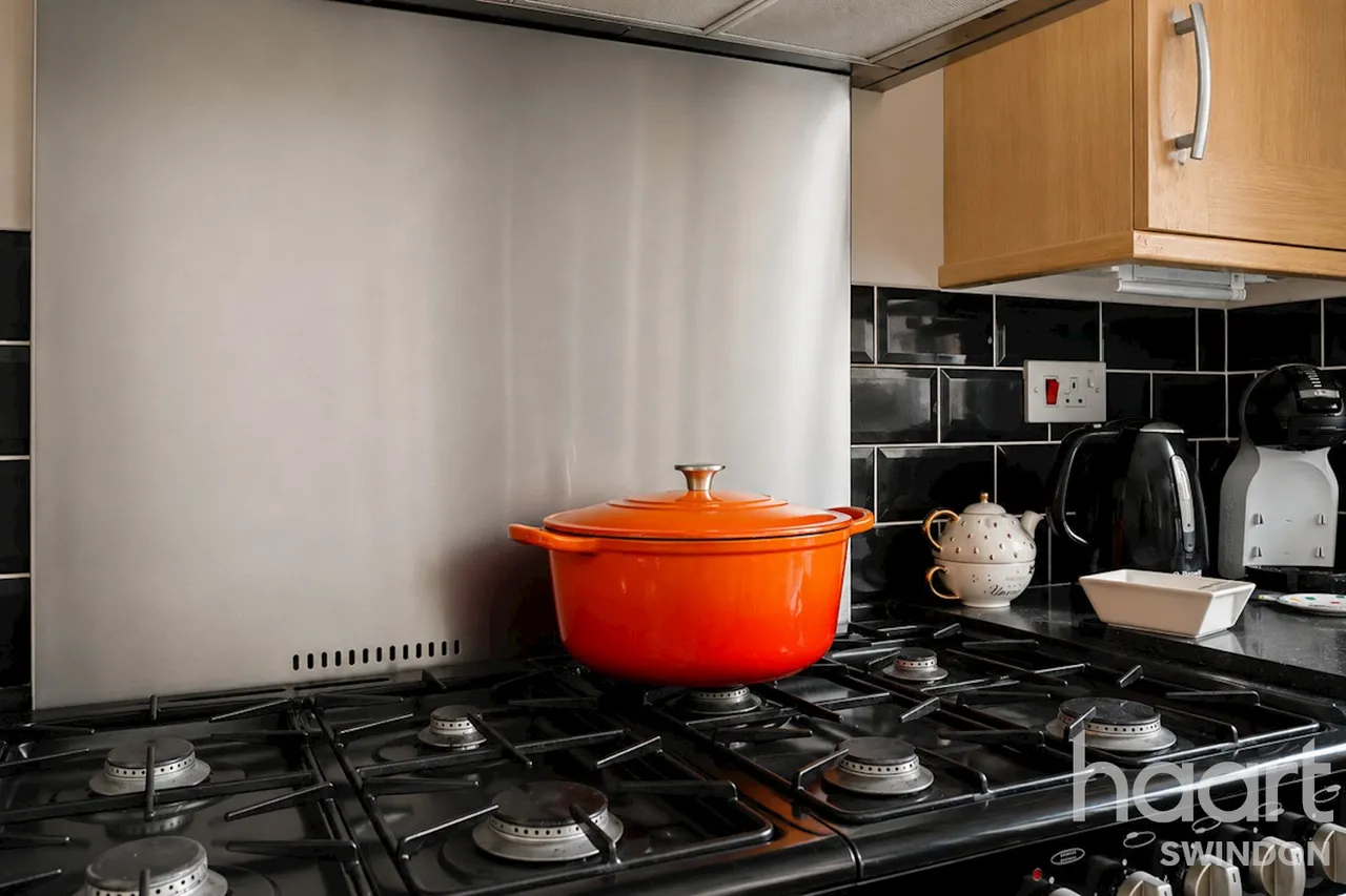 Mint Close, Swindon, SN2, photo 6