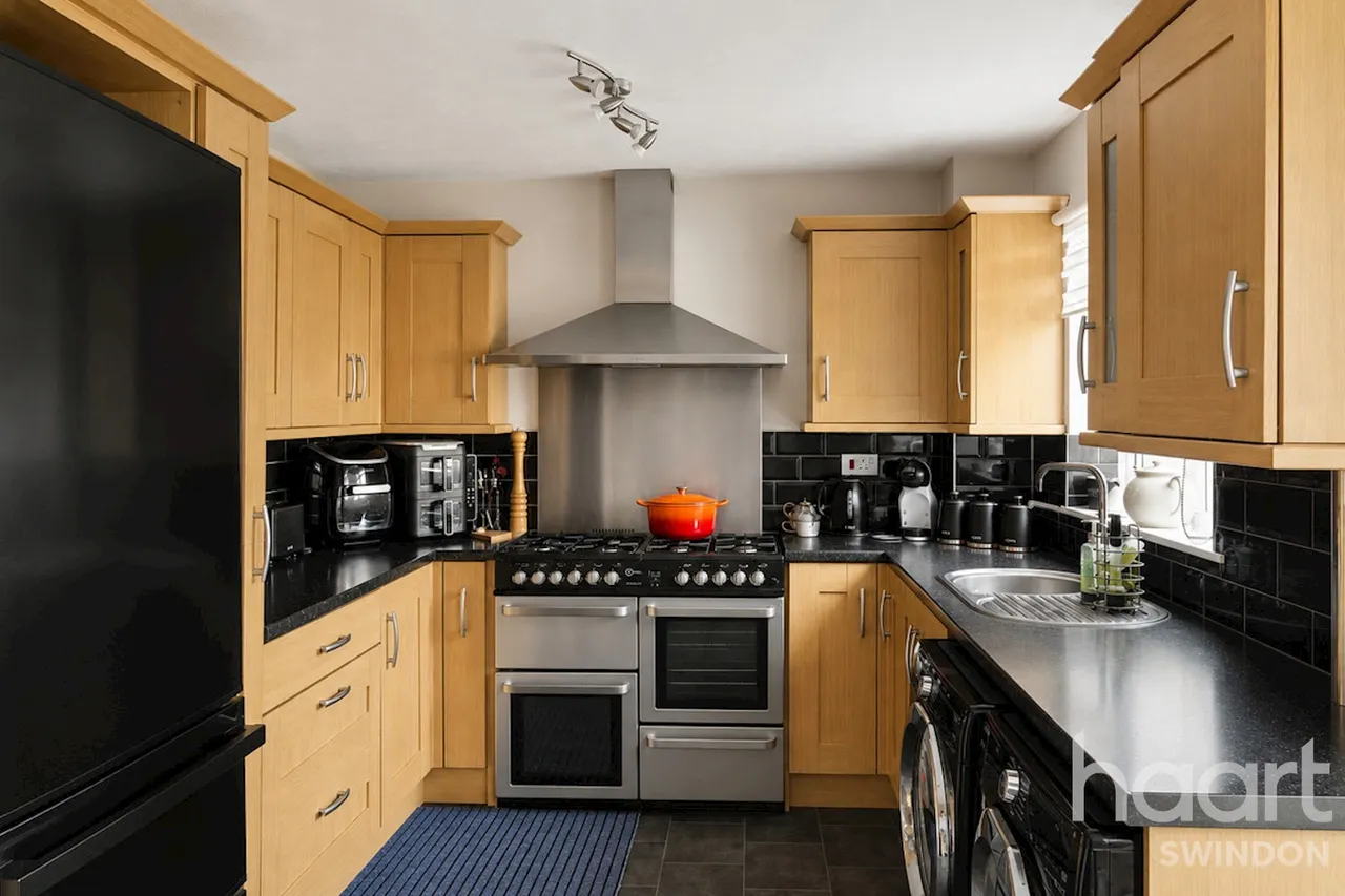 Mint Close, Swindon, SN2, photo 5