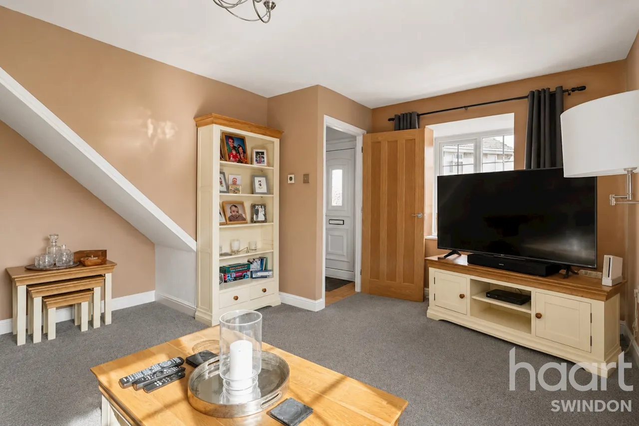Mint Close, Swindon, SN2, photo 4