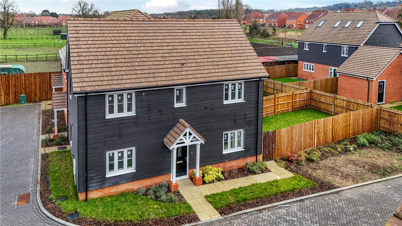 3 bed house for sale — Fuggle Hop Close, Tongham, Farnham, Surrey, GU10 1GQ