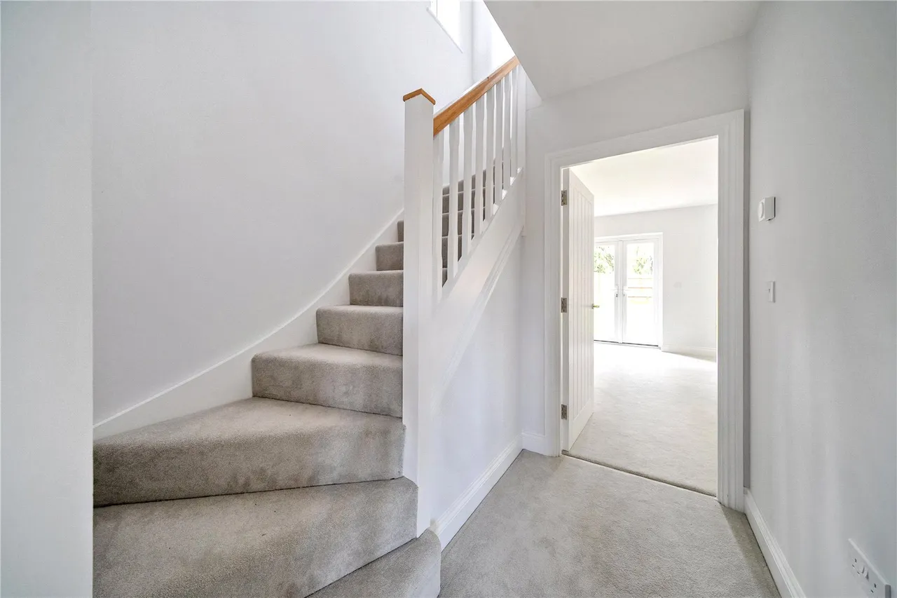 Fuggle Hop Close, Tongham, Farnham, Surrey, GU10 1GQ, photo 7