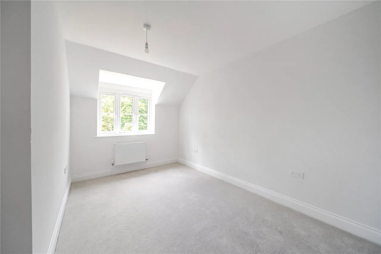 Fuggle Hop Close, Tongham, Farnham, Surrey, GU10 1GQ, photo 9