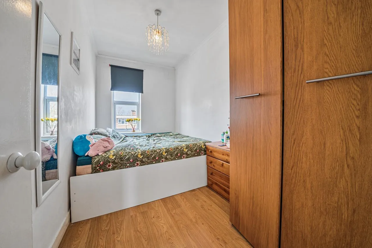 Garratt Lane, Earlsfield, SW18, photo 3