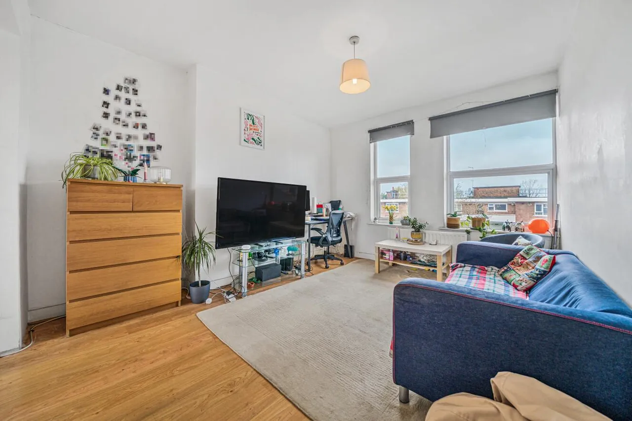 1 bed flat for sale, Garratt Lane, Earlsfield, SW18