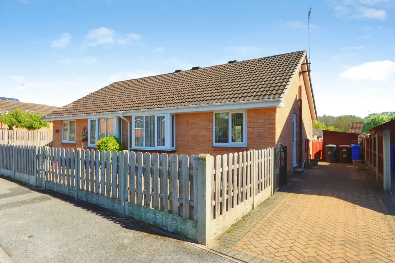 2 bed house for sale — Wooldale Drive, Owlthorpe, Sheffield, S20