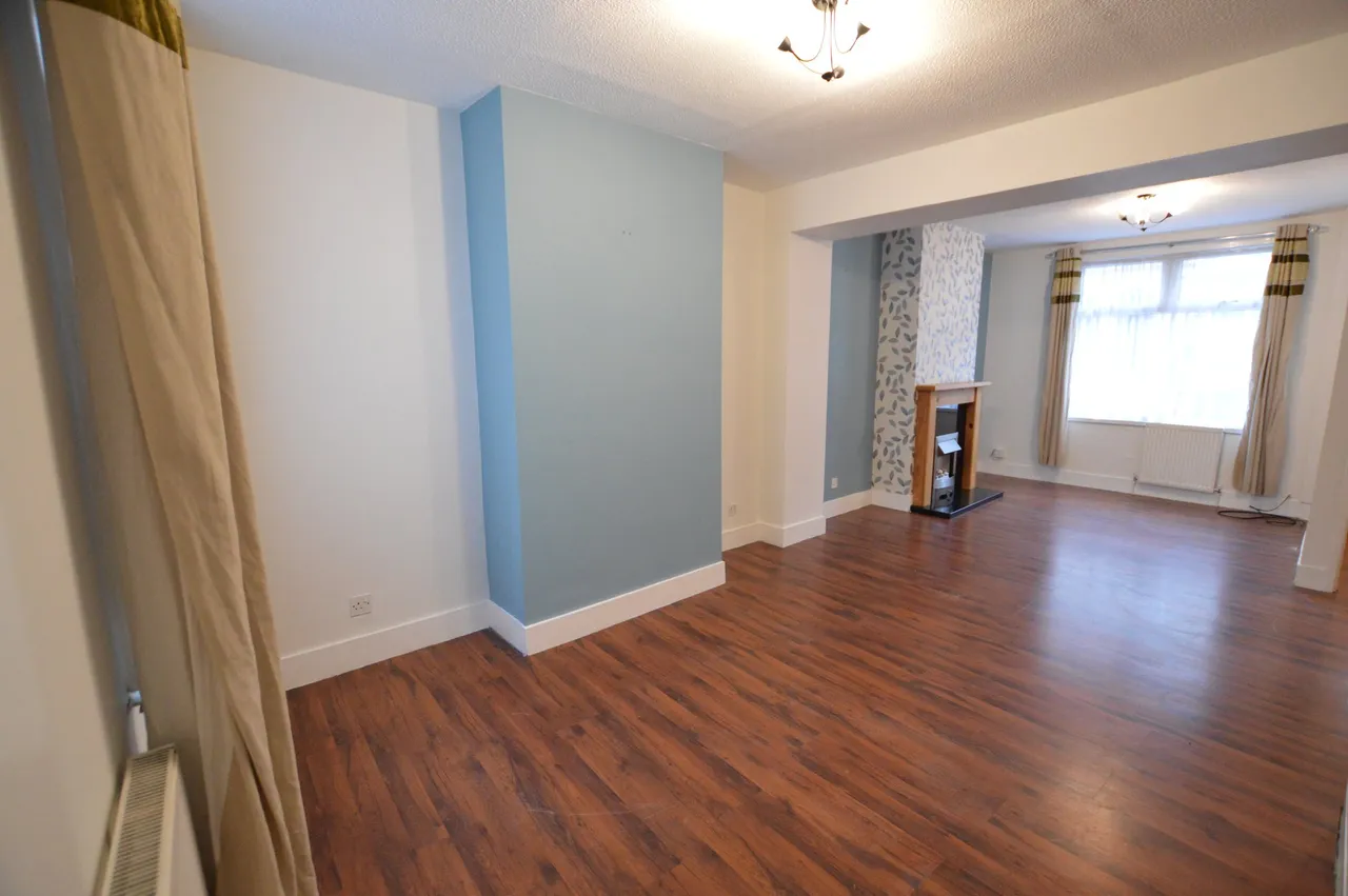 2 bed property to rent — Dale Street, Chatham, Kent, ME4 6QJ