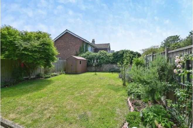 Queens Road, Sheerness, photo 5