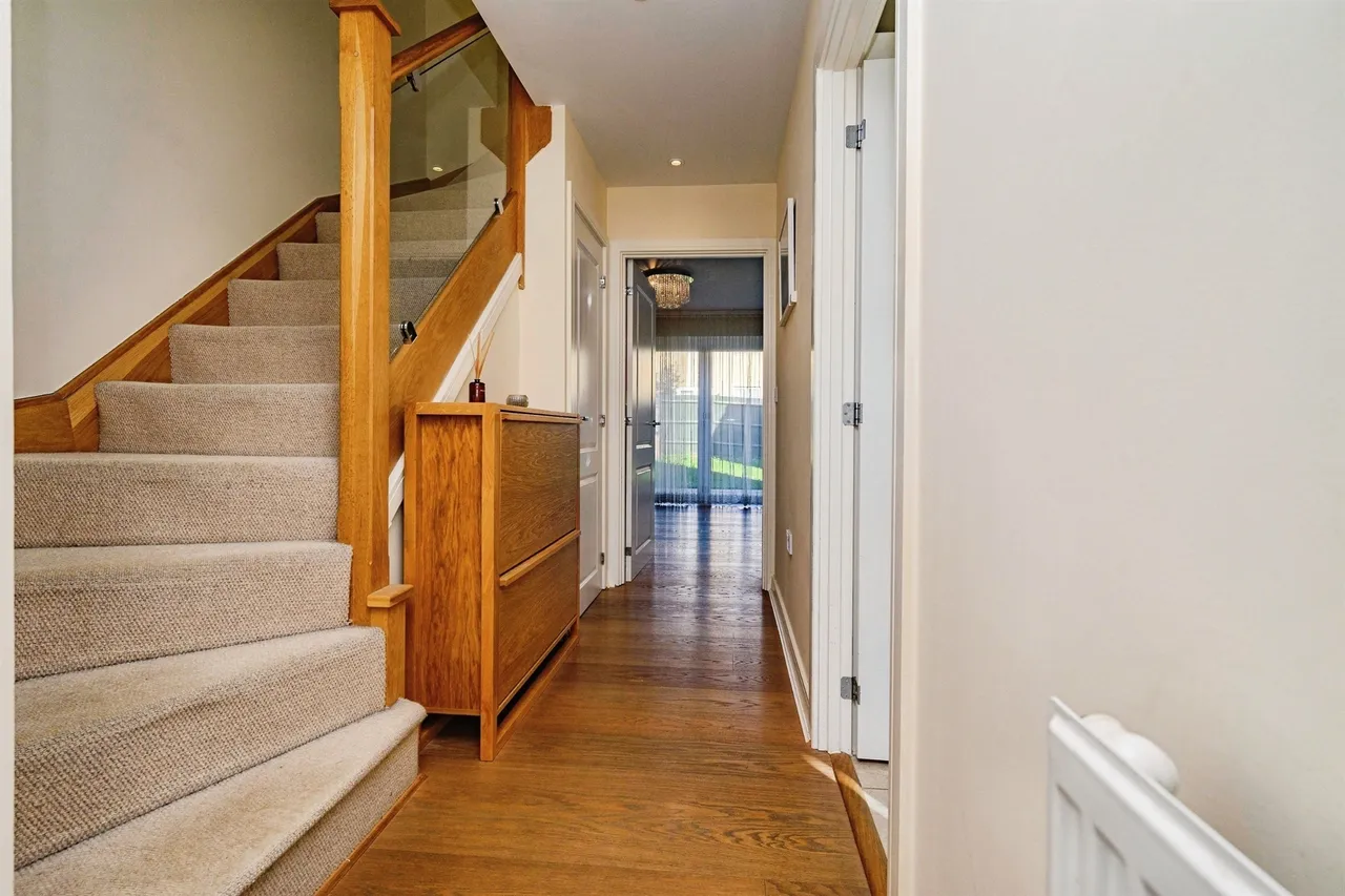 Braham Crescent, Leavesden, WD25, photo 13