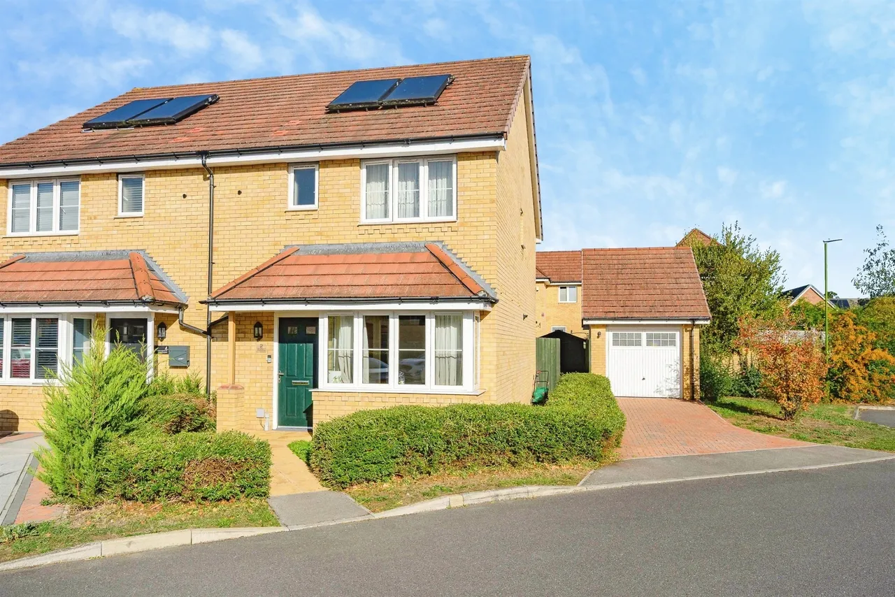 3 bed house for sale, Braham Crescent, Leavesden, WD25