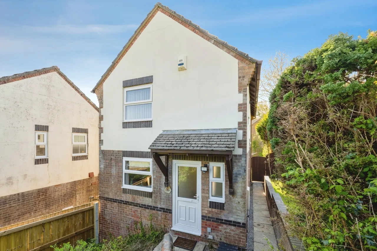 Ffordd Taliesin, Swansea, SA2, photo 18