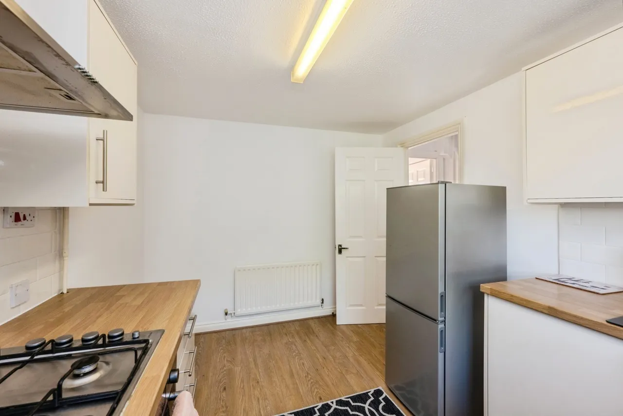Ffordd Taliesin, Swansea, SA2, photo 4