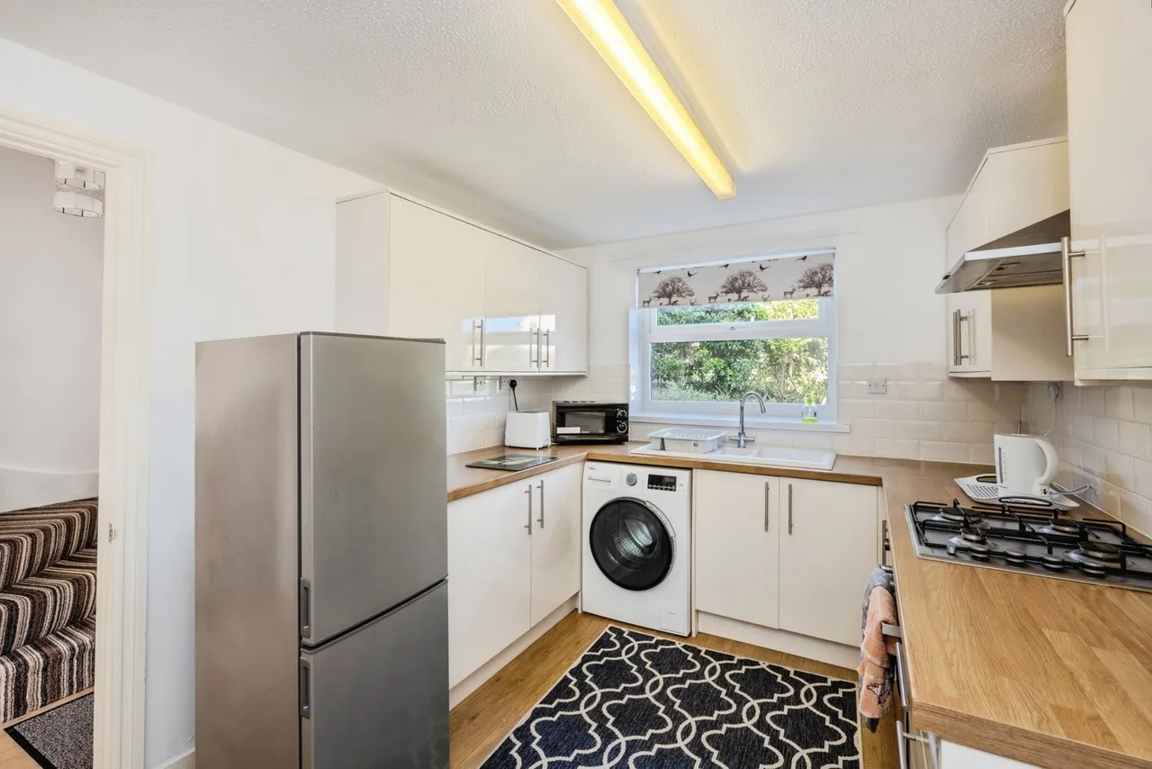 Ffordd Taliesin, Swansea, SA2, photo 2
