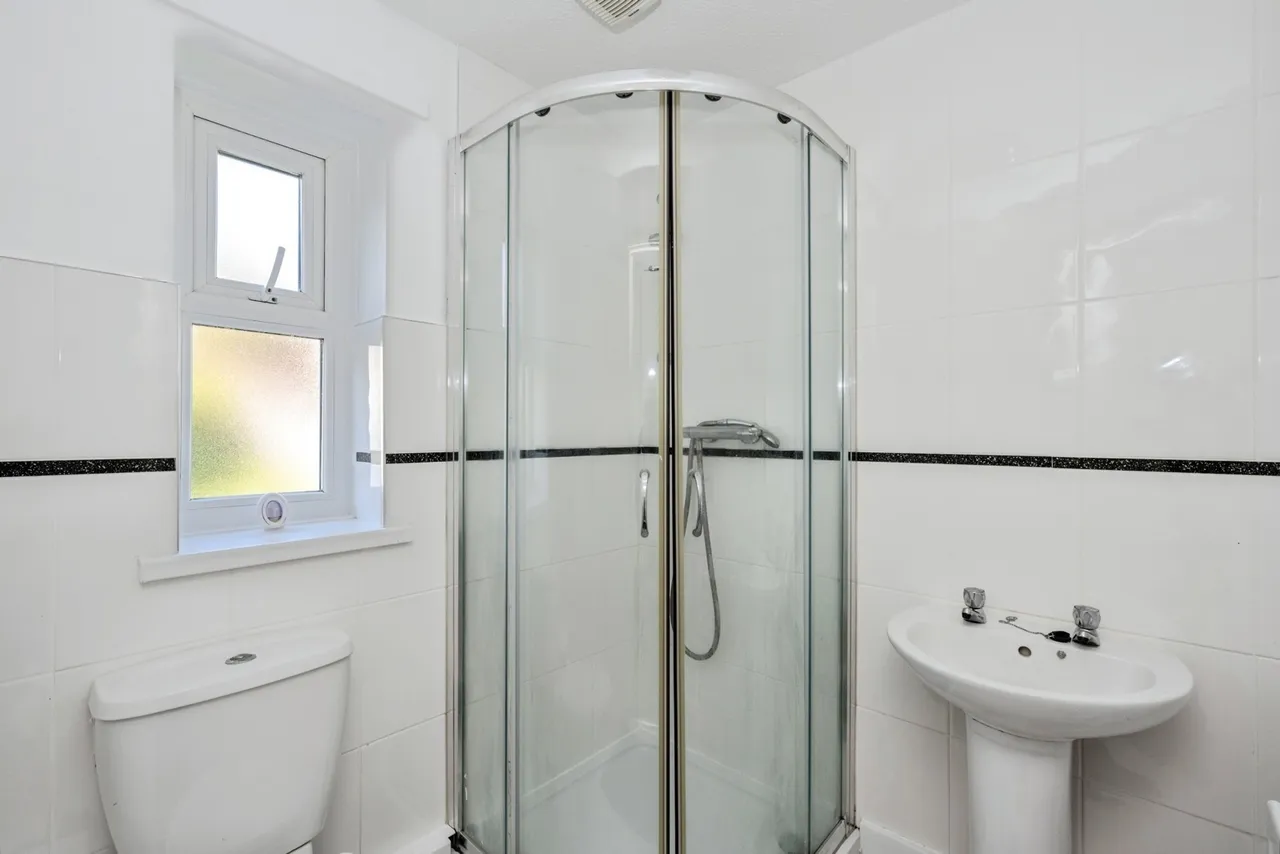 Ffordd Taliesin, Swansea, SA2, photo 16