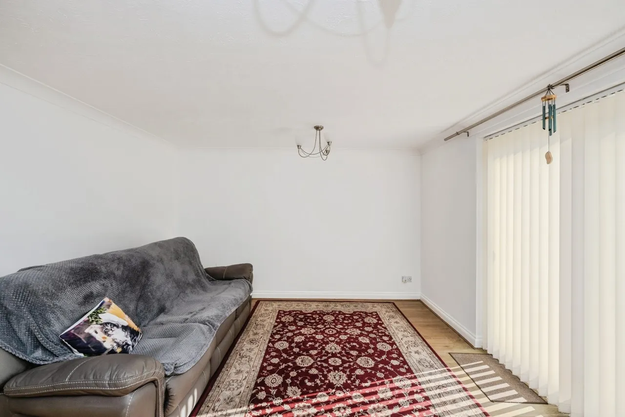 Ffordd Taliesin, Swansea, SA2, photo 9